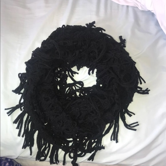 Black infinity scarf - Picture 1 of 2